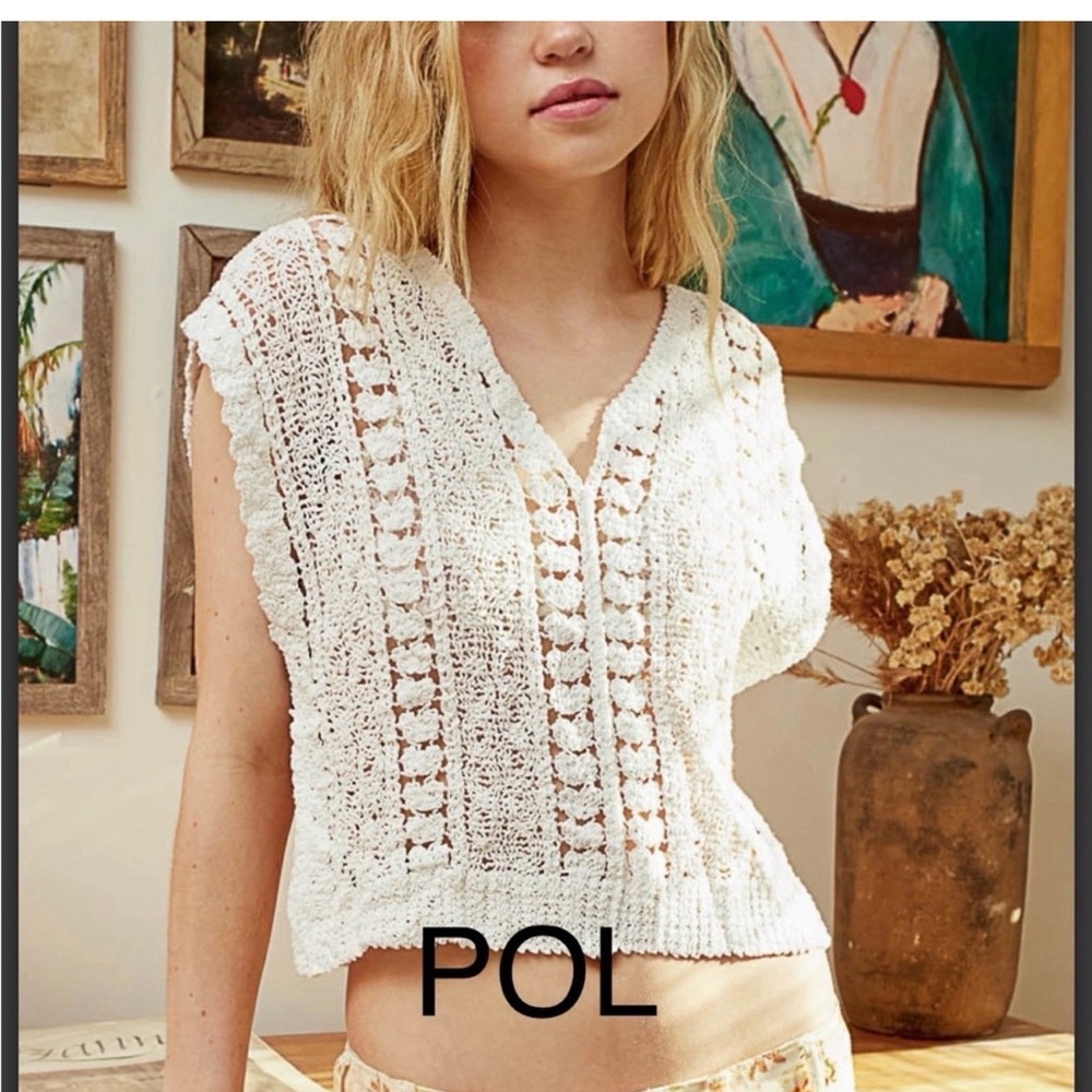 BP22-7🤍NEW! POL perfection in crochet white V‑Neck Crop Top -gr8 w/any bottom!